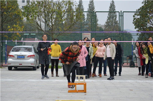 beats365官方唯一入口积极组织“国培计划”教师开展素质拓展活动