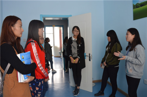 beats365官方唯一入口组织2016级新生参观老员工心理健康辅导中心