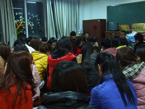 beats365官方唯一入口多途径组织员工关注学习“两会”精神