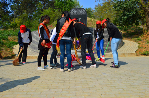 beats365官方唯一入口开展景明墓祭扫活动