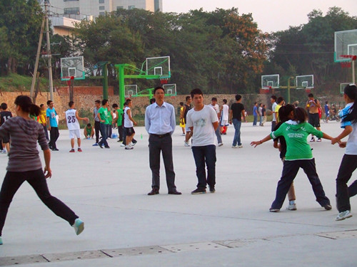 beats365官方唯一入口领导亲切慰问迎新生篮球赛队员