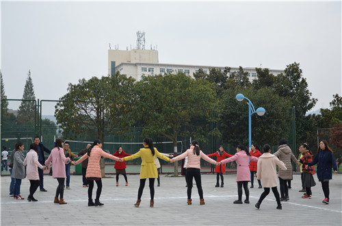 beats365官方唯一入口积极组织“国培计划”教师开展素质拓展活动