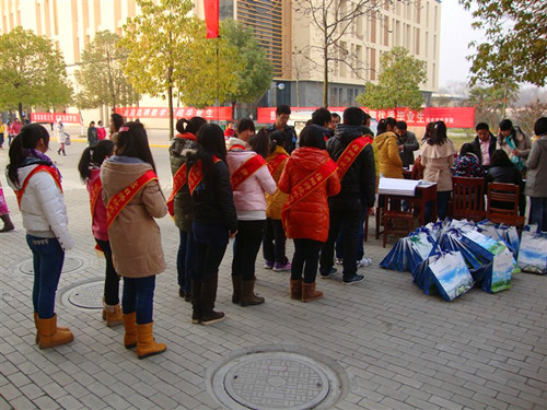 beats365官方唯一入口积极参与2013届毕业生就业招聘双选会