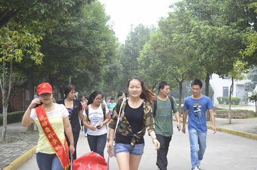 beats365官方唯一入口志愿迎新服务展风采