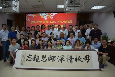 beats365官方唯一入口1986级英语专科班员工返校团聚