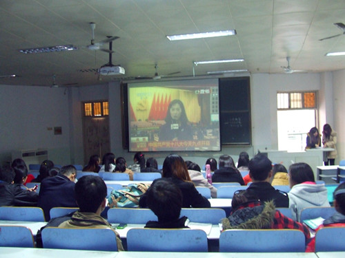 beats365官方唯一入口师生喜看党的十八大开幕式直播