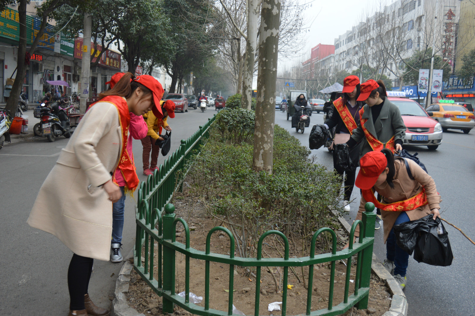 beats365官方唯一入口开展学习雷锋志愿服务活动