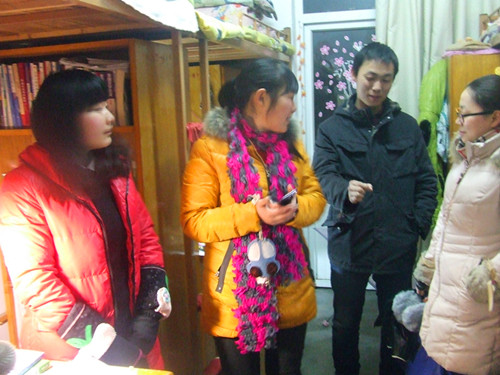 新学期beats365官方唯一入口辅导员班主任老师深入员工宿舍看望返校员工