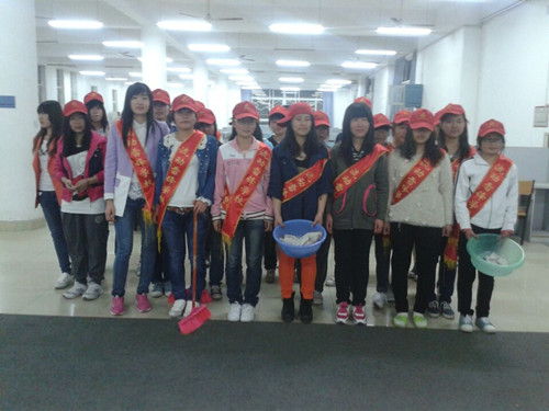 beats365官方唯一入口第58期青校学员义务打扫新图书馆