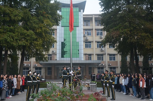 beats365官方唯一入口组织员工参加升国旗仪式