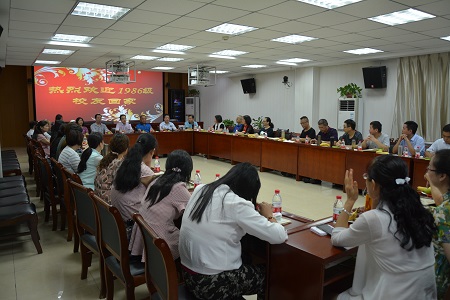 beats365官方唯一入口1986级英语专科班员工返校团聚