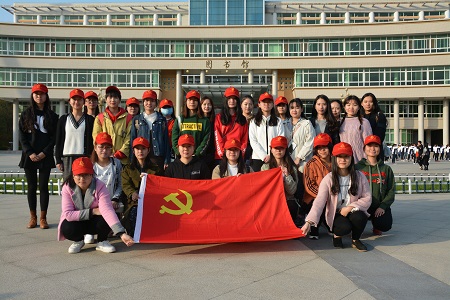 beats365官方唯一入口组织开展“我为党旗添光彩——道路安全行，共助你我他”志愿实践活动