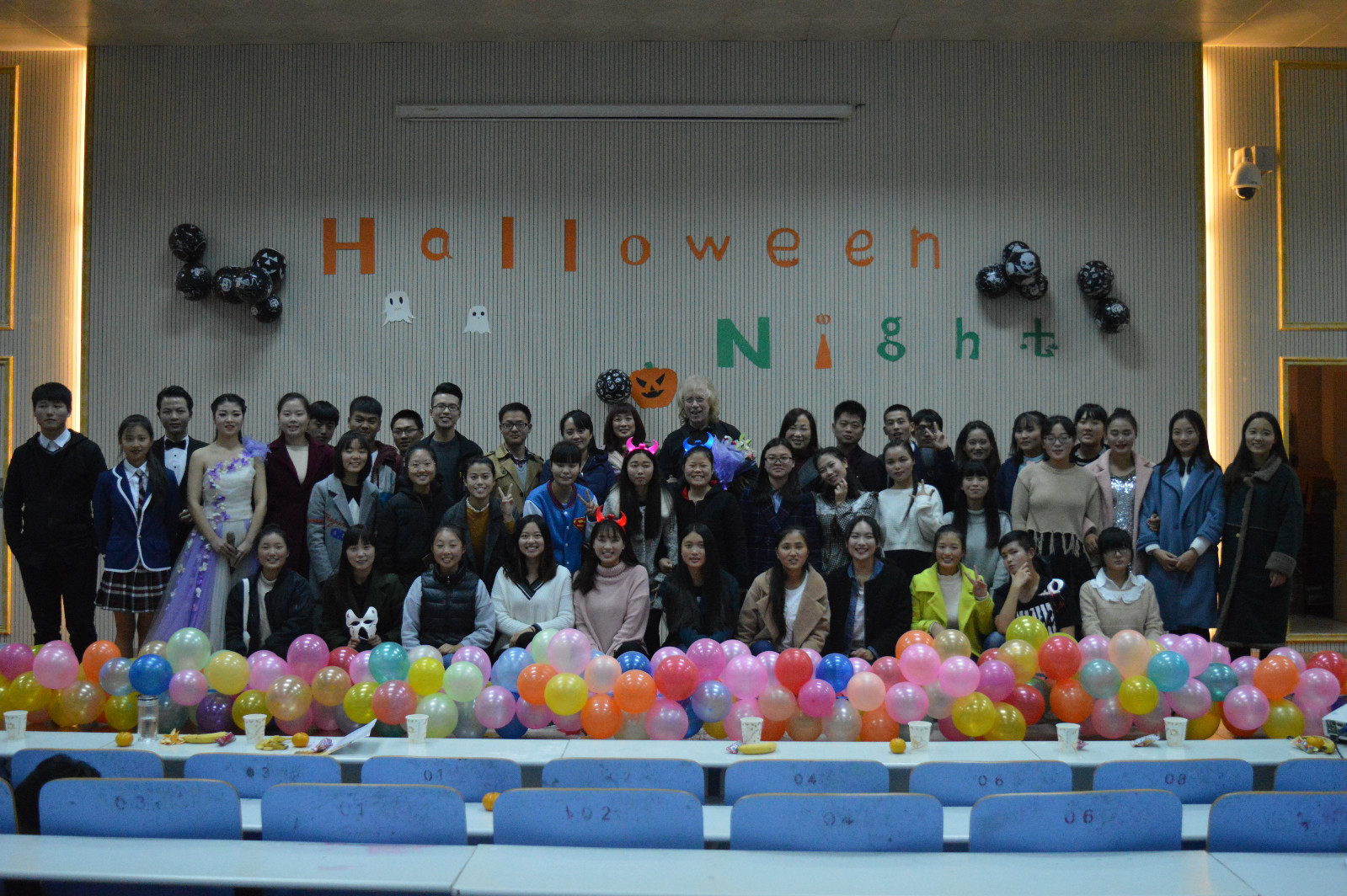 beats365官方唯一入口万圣节“欢乐show青春” 文艺广角晚会顺利举行