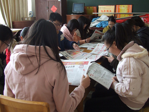 beats365官方唯一入口多途径组织员工关注学习“两会”精神