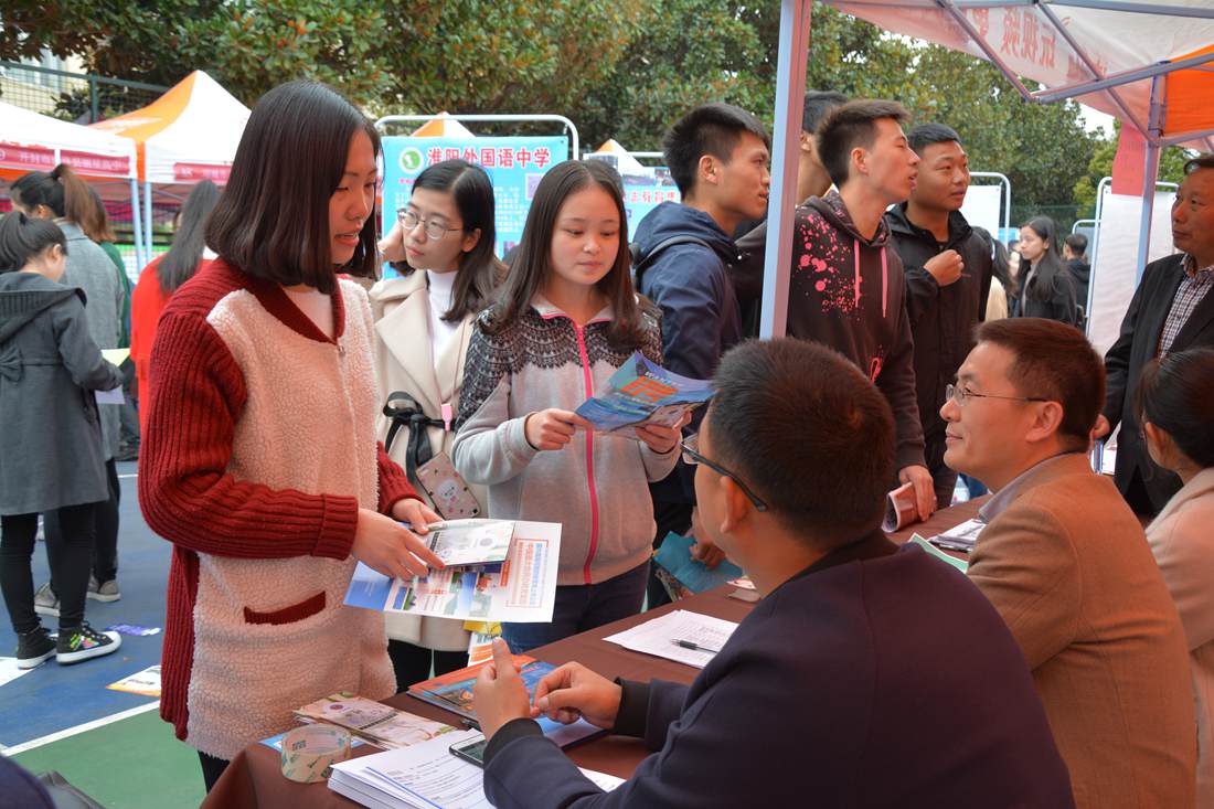 beats365官方唯一入口组织应届毕业生参加冬季就业双选会