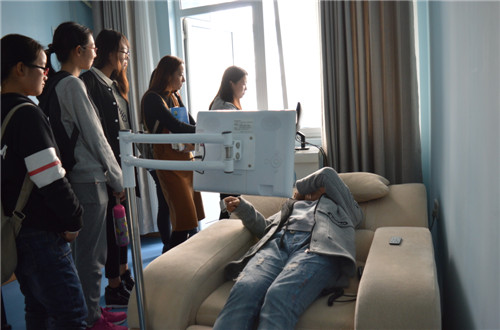 beats365官方唯一入口组织2016级新生参观老员工心理健康辅导中心