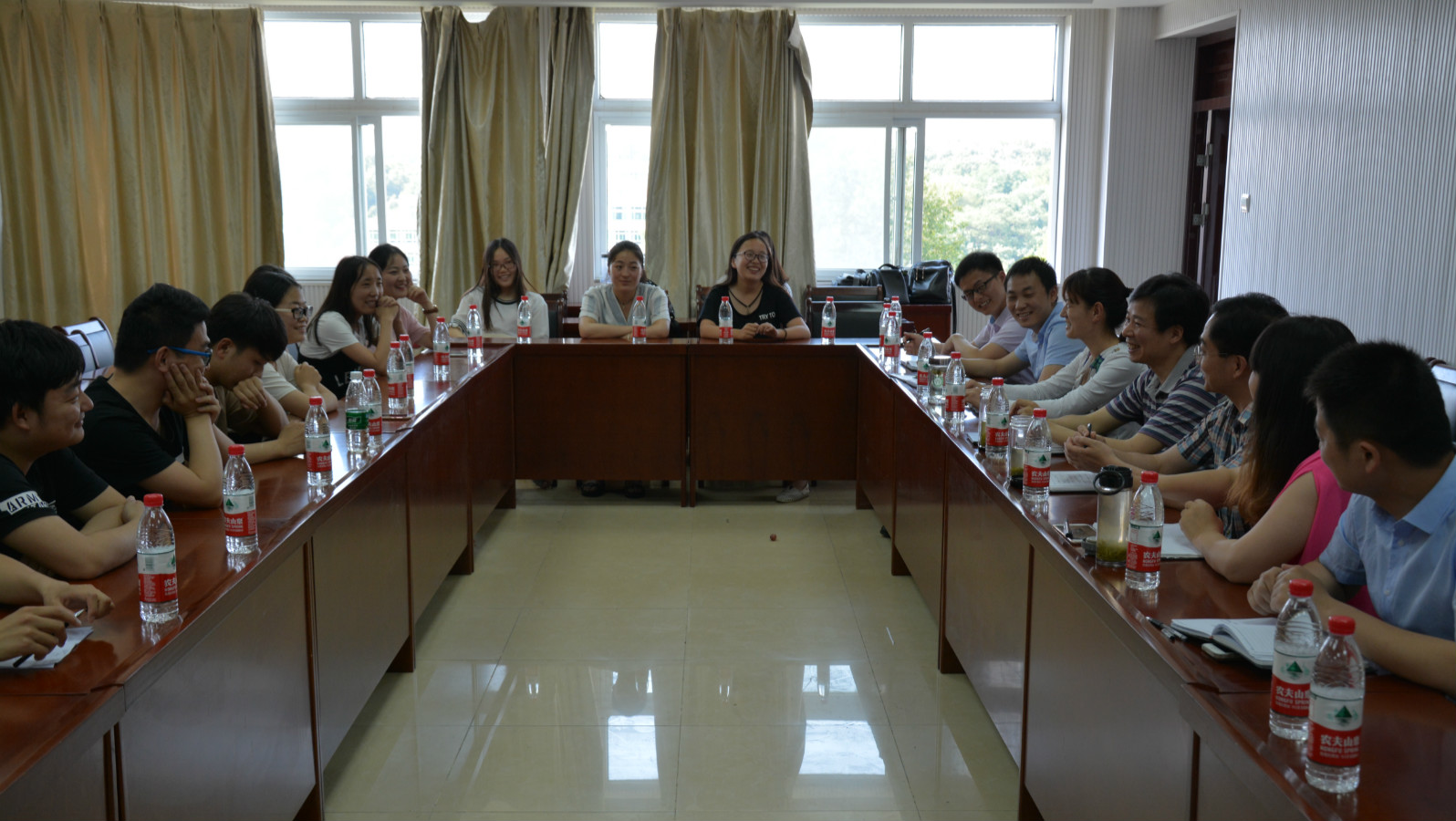 beats365官方唯一入口召开2017届毕业生座谈会