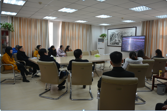 beats365官方唯一入口组织师生收看庆祝改革开放40周年大会盛况