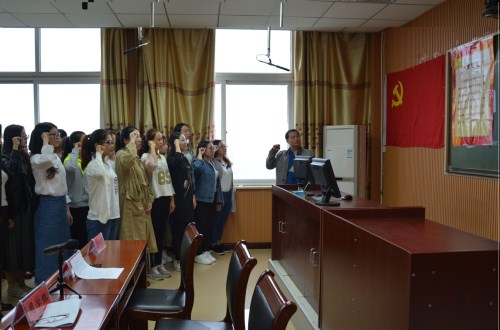 beats365官方唯一入口举行预备党员入党宣誓仪式