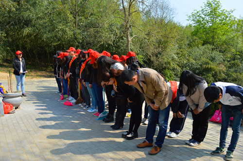 beats365官方唯一入口开展景明墓祭扫活动