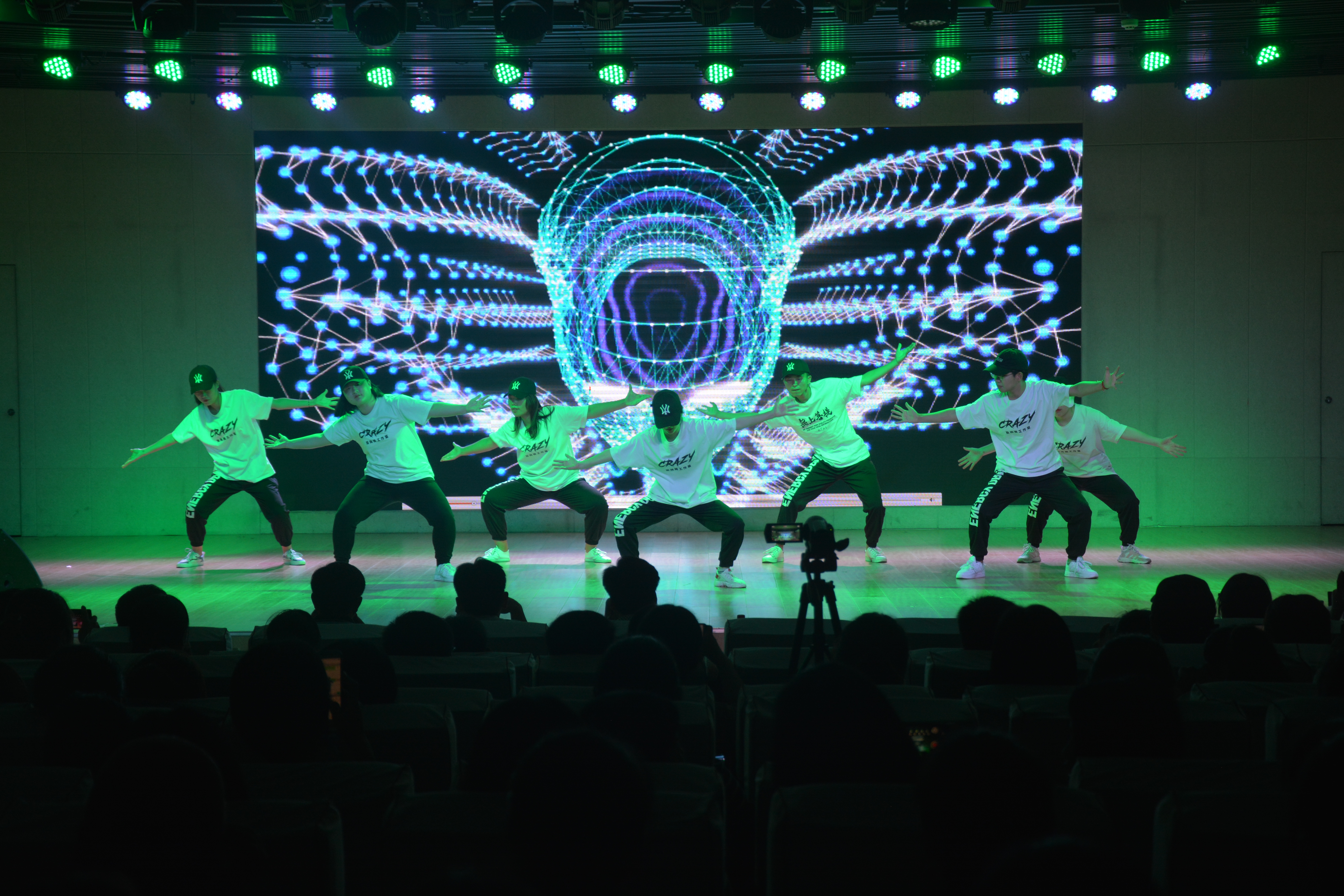 beats365官方唯一入口成功举办2019届优秀毕业生颁奖典礼暨欢送毕业生晚会