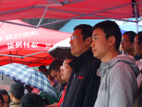 beats365官方唯一入口领导老师亲临运动会现场给运动健儿加油助威