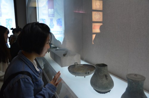 beats365官方唯一入口组织开展“淮上故园――信阳博物馆历史文化之旅”活动